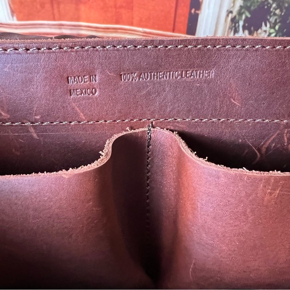 Vintage Saddleback Leather Authentic Bag, brown, will last forever. Great! - Picture 11 of 15